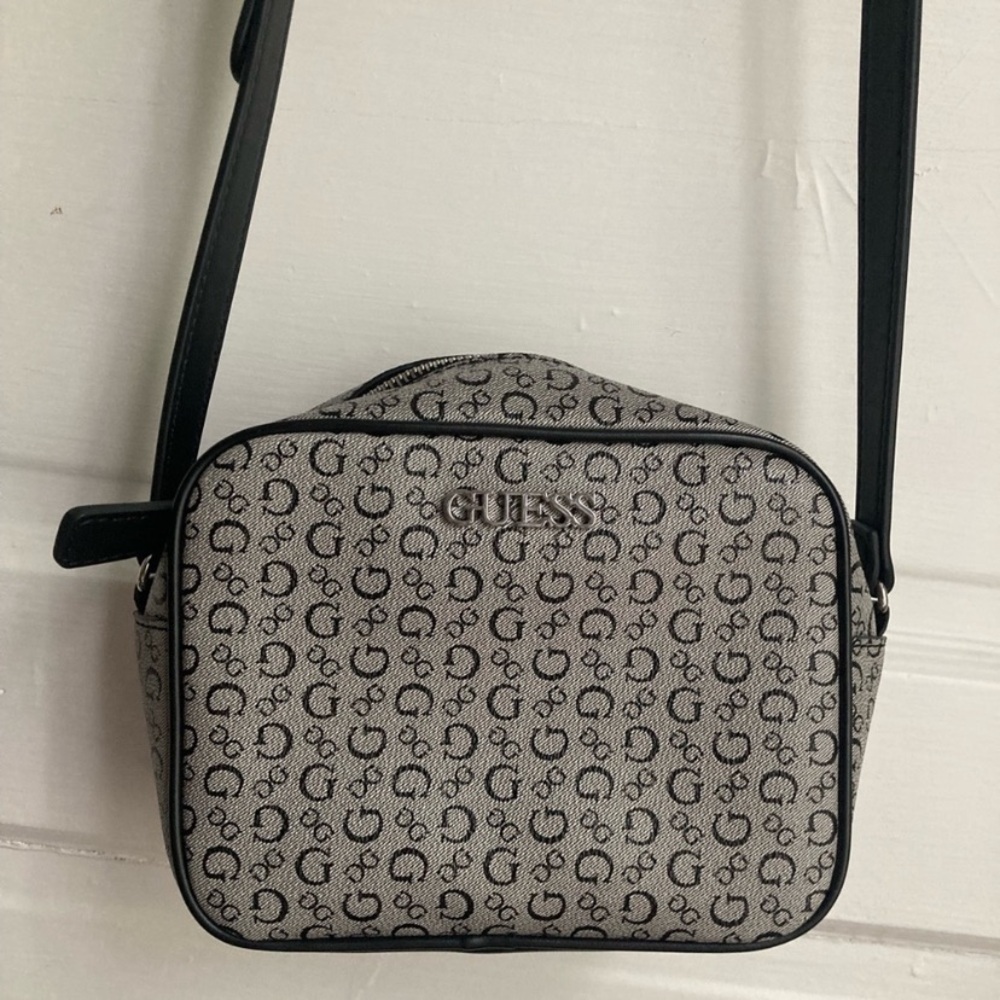 Guess gray  and Black Signature Crossbody Bag - Picture 2 of 6